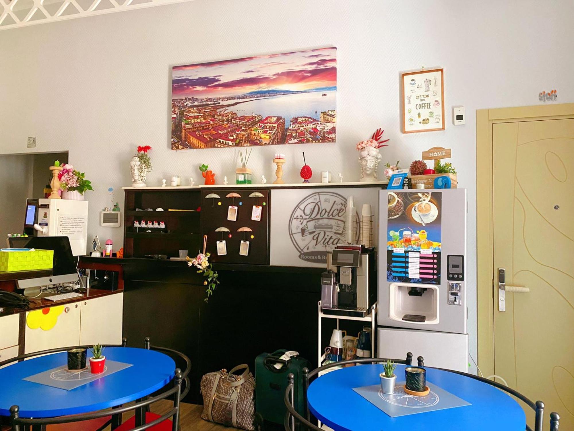 Dolce Vita Rooms Наполи Екстериор снимка