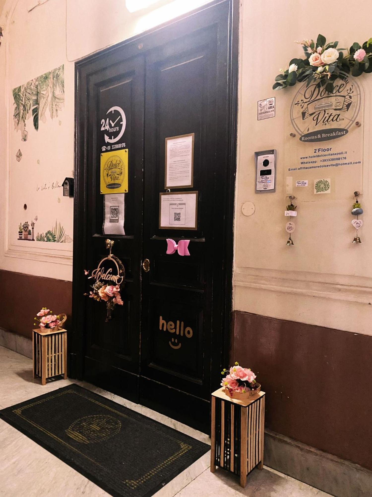 Dolce Vita Rooms Наполи Екстериор снимка