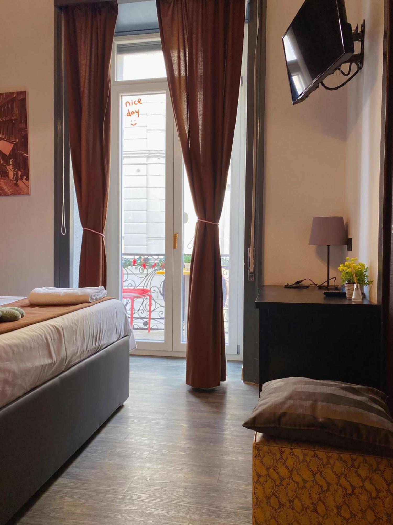 Dolce Vita Rooms Наполи Екстериор снимка