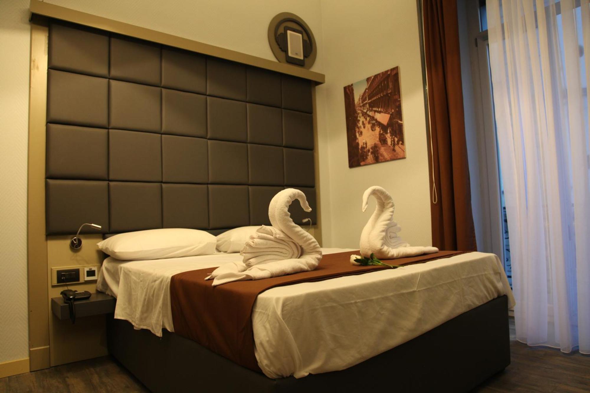 Dolce Vita Rooms Наполи Екстериор снимка