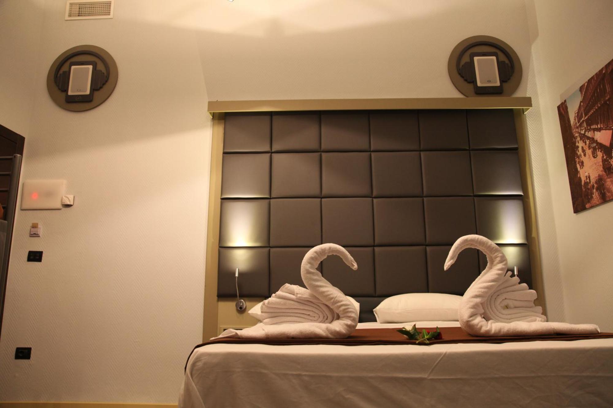 Dolce Vita Rooms Наполи Екстериор снимка