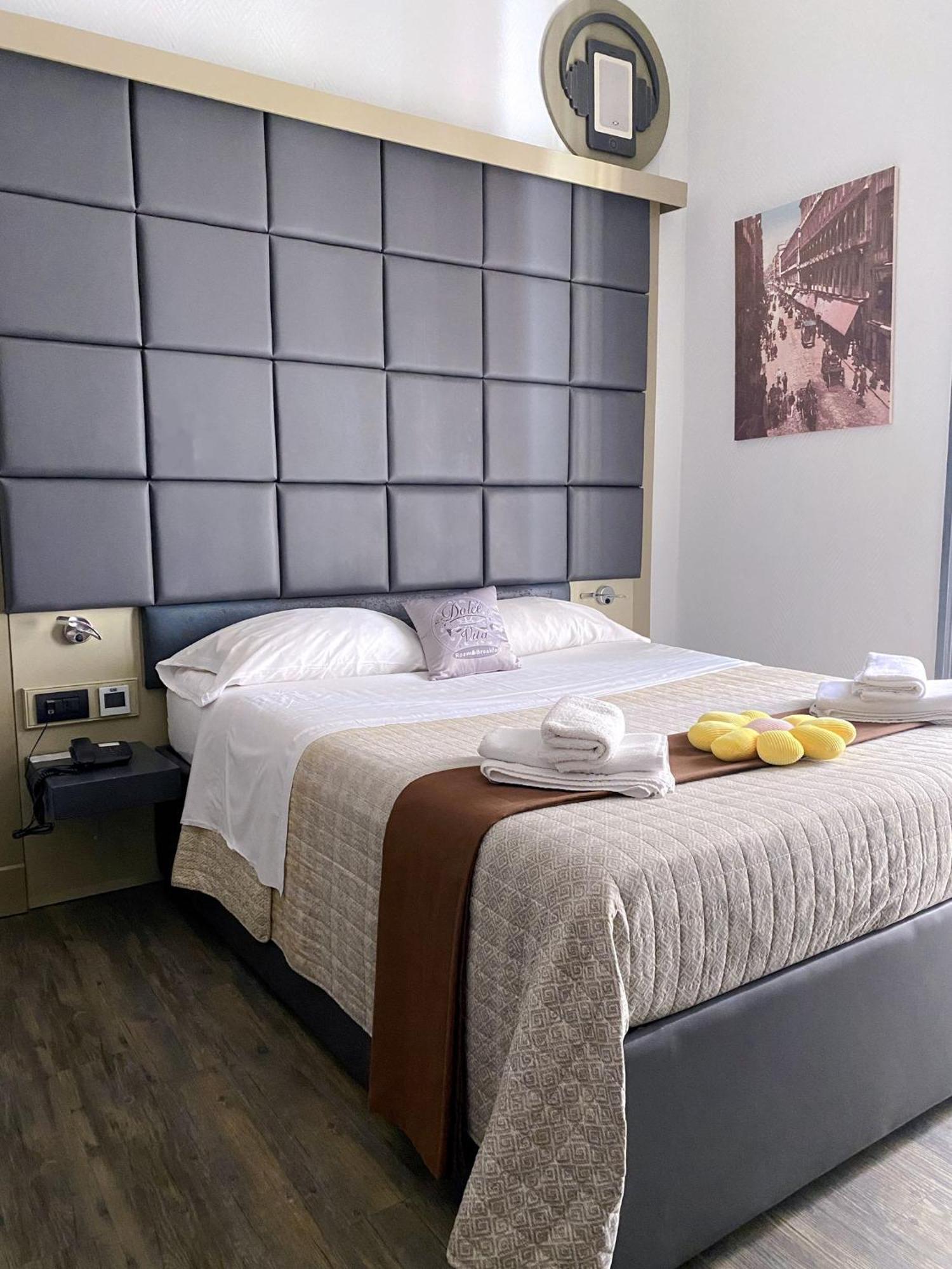Dolce Vita Rooms Наполи Екстериор снимка