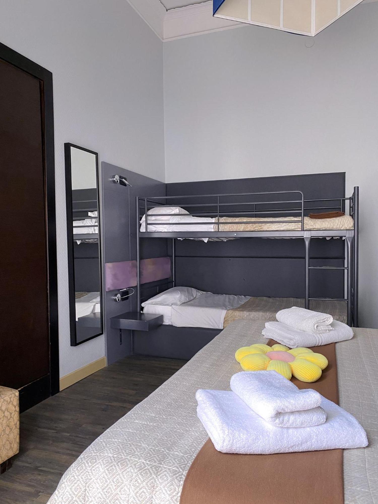 Dolce Vita Rooms Наполи Екстериор снимка