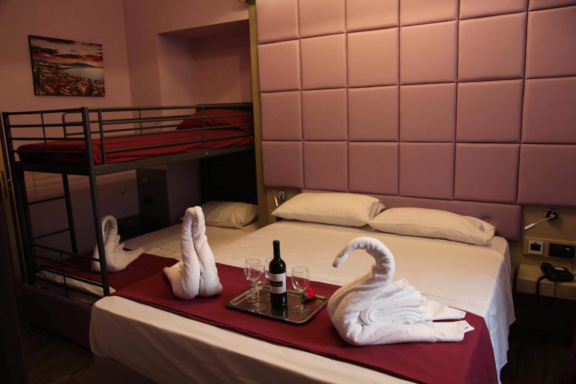 Dolce Vita Rooms Наполи Екстериор снимка