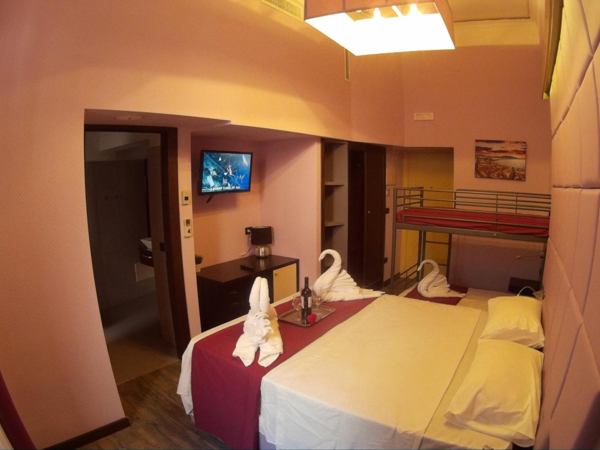 Dolce Vita Rooms Наполи Екстериор снимка