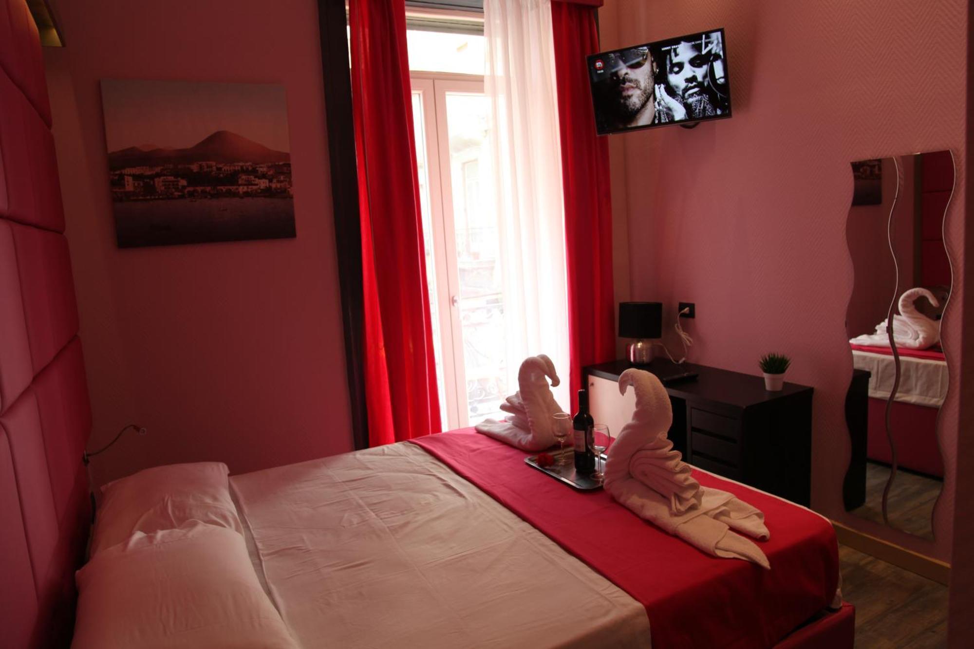 Dolce Vita Rooms Наполи Екстериор снимка