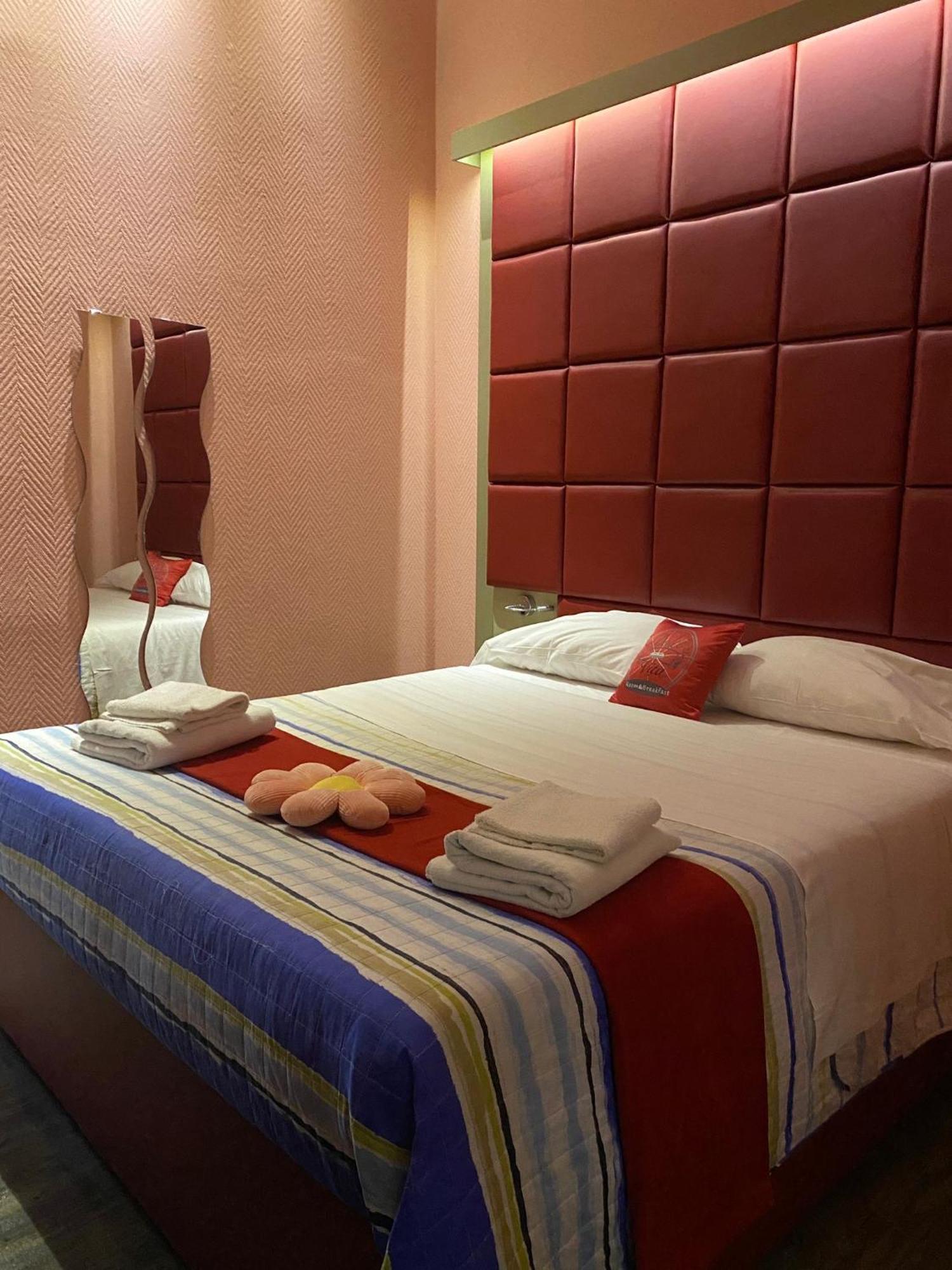 Dolce Vita Rooms Наполи Екстериор снимка